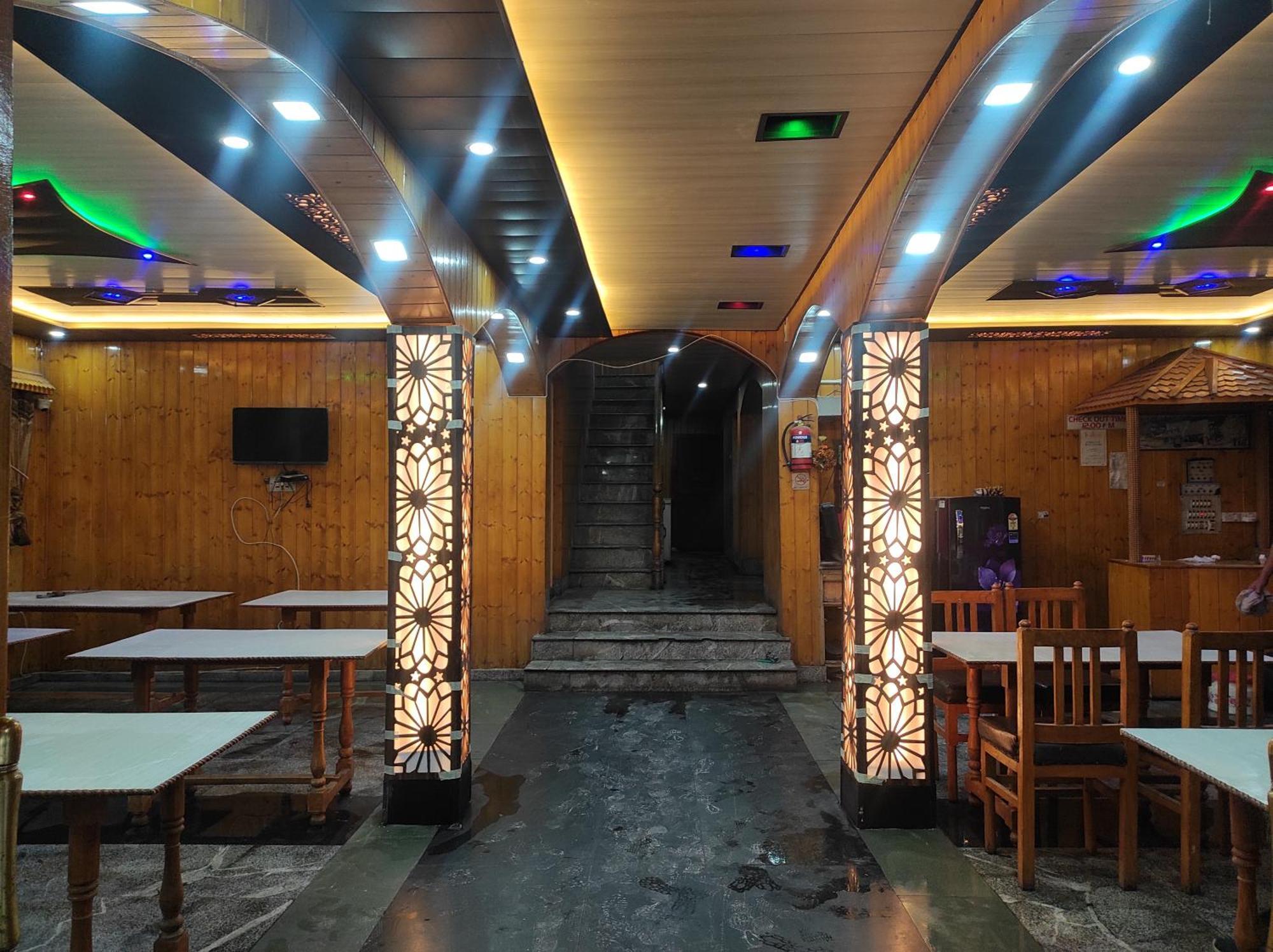 New Zum Zum Hotel & Restaurant Srīnagar Buitenkant foto